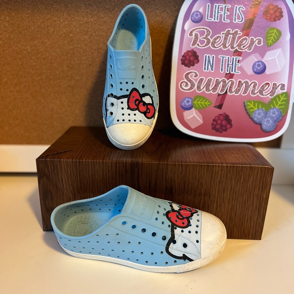 Native Hello Kitty girls J1